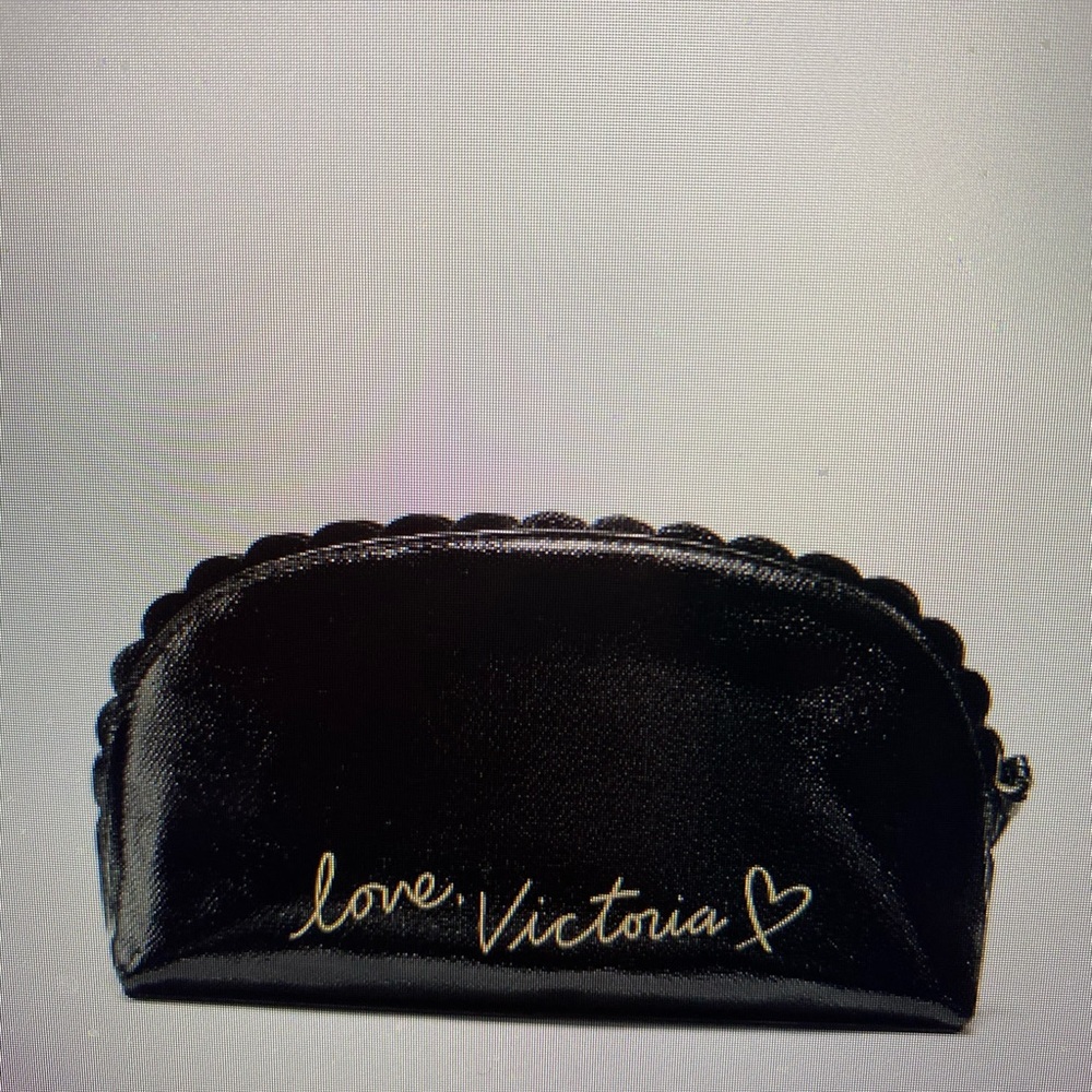 NEW Petal Edge Beauty Bag: 8 2/3”L x 3”Wx43/4” H